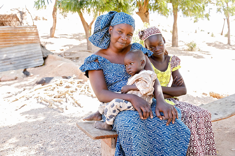 Kuda Mariam with two of her children. Photo: UN Women/Ryan Brown
