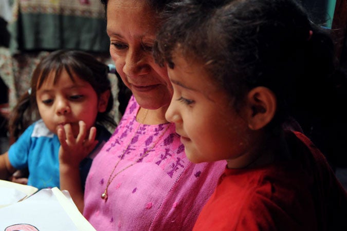 Latin American woman with two children Photo: UNICEF/NYHQ2012-2271/Markisz