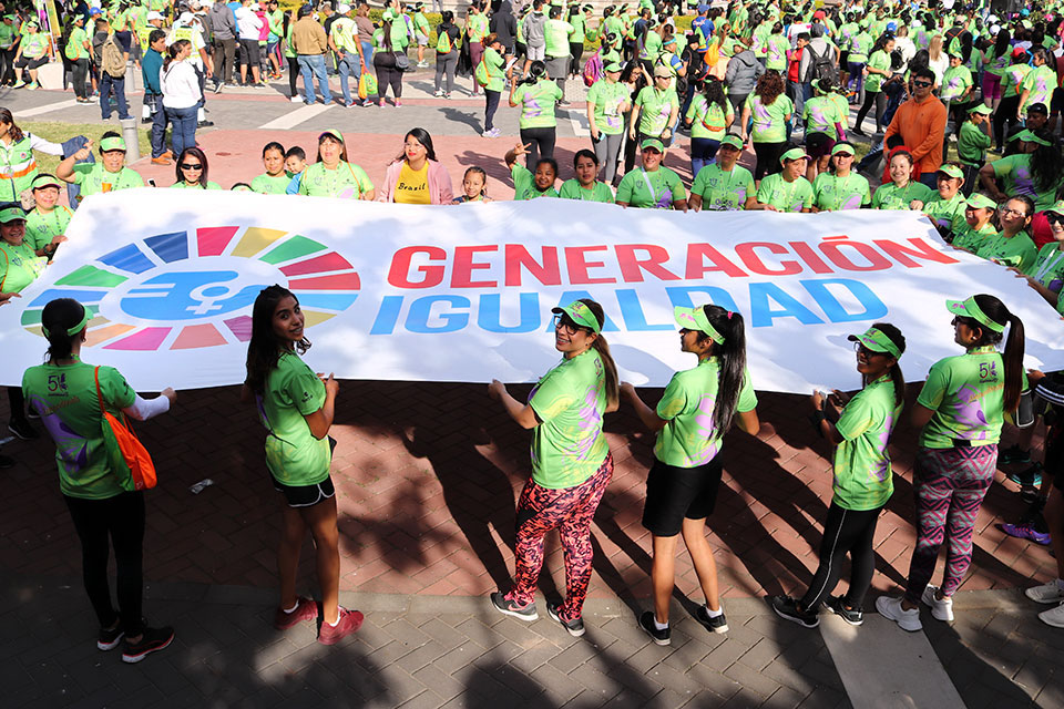 Women in Guatemala hold up a 'Generacion Igualdad' banner during a 5k race. Photo: UN Women