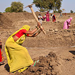 Women mark the area to be dug by workers and oversee the work’s completion in Village Satavasa, Lalitpur, Uttar Pradesh. Photo: UN Women/Gaganjit Singh Chandok