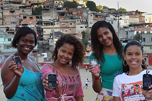 Nubia Felix (right) is one of the project’s community trainers in the favela of Complexo do Alemão.