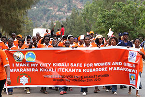 Rwandan women and men took a stand by marching four kilometres to raise awareness on violence against women and girls in public spaces. Photo: UN Women/Sara Hakansson