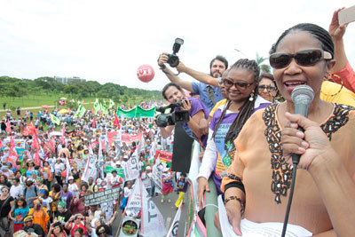 UN Women Executive Director Phumzile Mlambo-Ngcuka spoke at the March of Black Women in Brazil on 18 November. Photo: UN Women/Bruno Spada