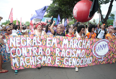 Women unite against racism and gender inequality at the March of Black Women on 18 November in Brazil. Photo: UN Women/Bruno Spada