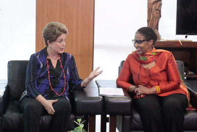 Durante su visita a Brasil la Directora Ejecutiva de ONU Mujeres se reunió con la Presidenta de Brasil, Dilma Rousseff. Foto: ONU Mujeres/Bruno Spada