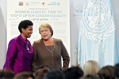 UN Women Executive Director Phumzile Mlambo-Ngcuka and President of Chile Michelle Bachelet at the closing ceremony of the high-level event on “Women in power and decision-making: Building a different world,” held in Santiago, Chile, on 27–28 February 2015. (Photo: UN Women/Mario Ruiz.)