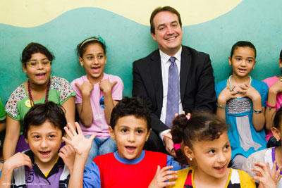UN Women Deputy Executive Director Yannick Glemarec poses with children trained by SAFE, a component of UN Women’s Safe Cities programme in Cairo