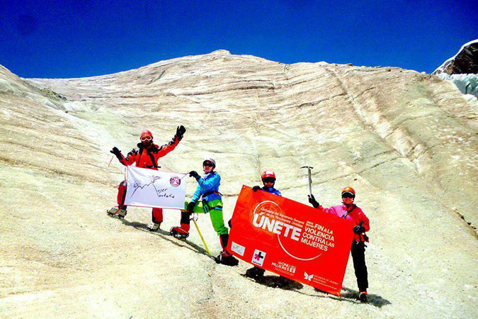 Women scaled the Nevada Huayna Potosi glacier in Bolivia. Photo: UN Women