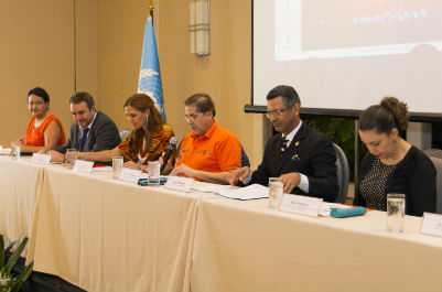 From left to right: Alejandra Corao (UNAIDS), José Bergua (UNICEF), Lara Blanco (UN WOMEN), Martín Santiago (UN Resident Coordinator – Panama), Cosme Moreno (Ministry of Social Development – Panama), and Lola Valladares (UNDPA). Photo: UN Women/Agustín Aguilar.