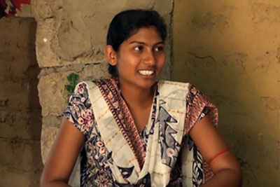 20-year-old Kalaichelvi Kanagalingam could no longer afford her tuition fees in Kilinochichi, the Northern Sri Lanka, and received valuable training with the help of a UN Women Fund for Gender Equality-supported programme. Photo courtesy of the FGE.