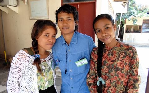 (From left to right) Yane Elfrida Domingas Maia, Juliana de Fatima and Maria Abrantes are among the 30 young girls from Timor-Leste who attended the workshop on advocacy for women’s rights. Photo: UN Women/Christina Yiannakis