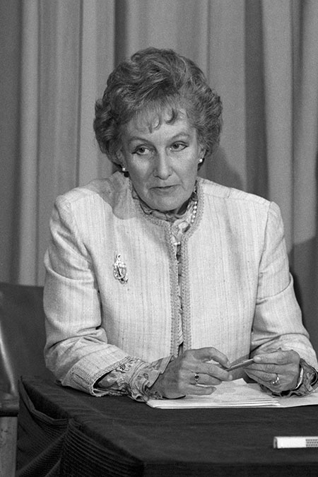 Margaret J. Anstee briefs the press at United Nations Headquarters on 27 May 1992 during her tenure as Special Representative of Secretary-General Boutros Boutros-Ghali for Angola. Photo: UN Photo/Michos Tzovaras
