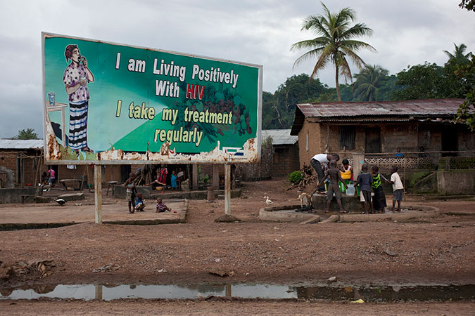Sign in Africa that reads "I am living positively with HIV". Photo: Abbie Trayler-Smith/H4+