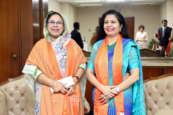 UN Women Deputy Executive Director Lakshmi Puri with Bangladesh State Minister Meher Afroze Chumki. Photo: UN Women Bangladesh