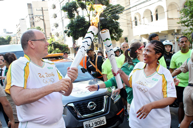 UN Women Executive Director received the Olympic Flame from Prince Albert of Monaco and carried it through the streets of Rio de Janeiro, celebrating women's and girl's empowerment.She handed the Flame to Thiago Firmino, a renowned community activist and favela tour guide at Morro Santa Marta, Brazil. Photo: UN Women/Gustavo Stephan