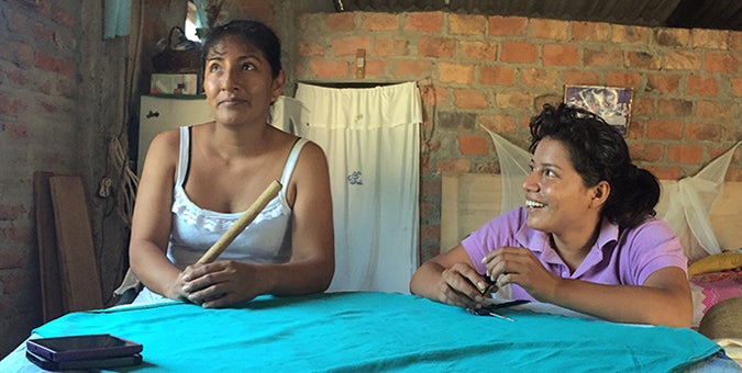 Veronica Lucas Melo and Victoria Zambrano. Photo: UN Women/Romina Garzón