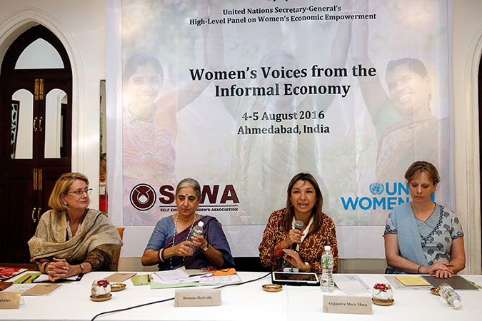 (L-R): Dr. Rebecca Reichmann Tavares, Representative, UN Women India; Renana Jhabvala, National Coordinator, SEWA; Alejandra Mora Mora, Minister for Status of Women, Costa Rica; and Gwen Hines, International Director, UK Department for International Development (DFID) address the media at a two-day consultation of the High-Level Panel on Women’s Economic Empowerment, in Ahmedabad, India. Photo: UN Women/Ishan Tankha
