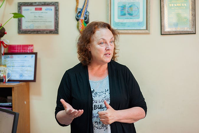Irina Zhdanova, Directora del Centro de Crisis Mi Hogar, ha ayudado a más de 300 mujeres desde el establecimiento del Centro. Foto: ONU Mujeres, Oficina multinacional en Kazajstán.