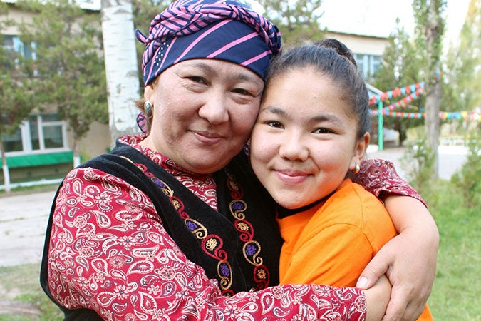 Aiturgan Djoldoshbekova and her mother Aigul Alybaeva. Photo: UN Women/Theresia Thylin