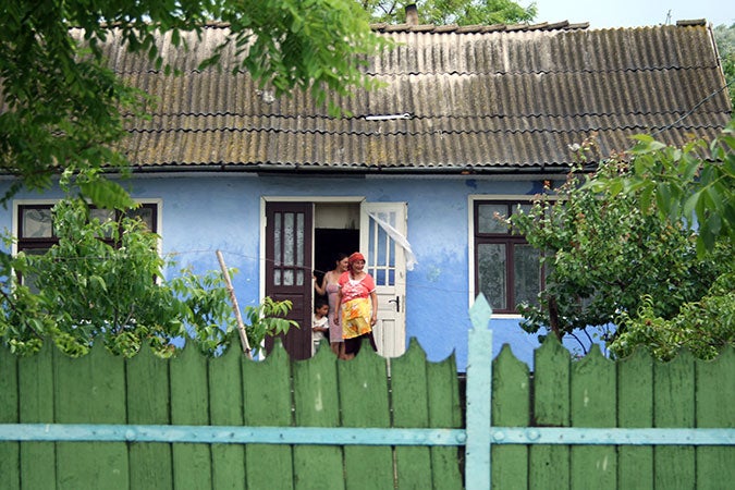 Roma women and girls are among the most disadvantaged groups in Moldova, discriminated both on the basis of their ethnicity and gender. UN Women’s programme, “Women in Politics” has focused on increasing their political representation in city councils. Photo: UN Women Programme ‘Women in Politics’/Dorin Goian