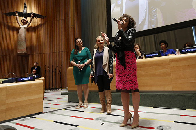 Celebrated soprano Renée Fleming performs at the UN official commemoration of International Women's Day in New York. Photo: UN Women/Ryan Brown