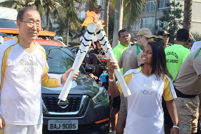 UN Secretary-General Ban Ki-moon passes the Olympic Flame to Thaiza Vitória, (link to her photo essay) a 15-year-old Brazilian handball player and member of the ‘One Win Leads to Another’ programme in Rio de Janeiro. Photo: UN Women/Isabel Clavelin