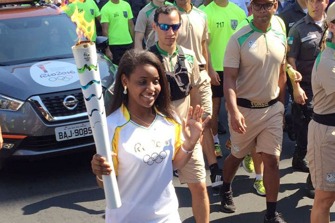 Thaiza Vitória, 15-year old handball player and member of 'One Win Leads to Another' programme walk with the Olympic Torch. Photo: UN Women/Isabel Clavelin
