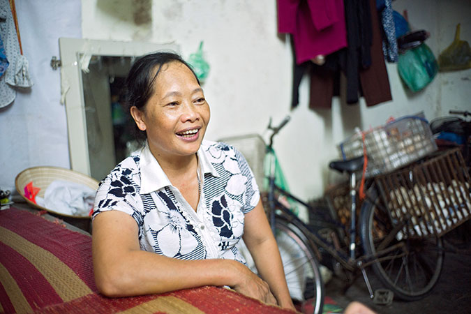 Hoa migrated to Hanoi from the countryside 17 years ago and now sends remittances back to her family in Ha Nam province. Photo: UN Women/Pham Thanh Long