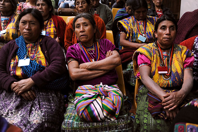 Mujeres presencian el juicio en la Corte de Mayor Riesgo de Guatemala en febrero de 2016. Foto: Mujeres Transformando el Mundo/Rocizela Pérez.