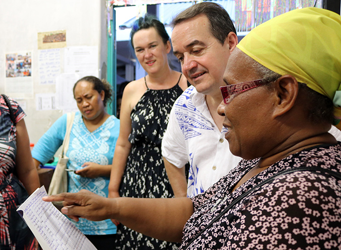 UN Women Deputy Executive Director Yannick Glemarec impressed by women-led saving innovations inspired by the Markets for Change financial literacy training at Auki Market, Solomon Islands. Photo credit: UN Women/ Caitlin Clifford