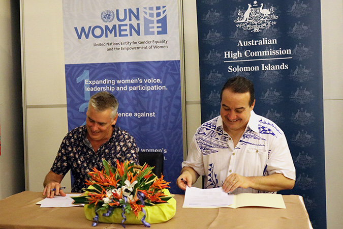 Australia’s Acting High Commissioner to Solomon Islands, Michael Hassett (left) and UN Women Deputy Executive Director, Yannick Glemarec (right) sign an amendment to the Markets for Change Cost-Sharing Agreement worth approximately AUD $1 million. Photo credit: UN Women/Caitlin Clifford 