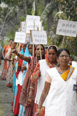 Women participating in a sweep campaign before local elections India’s Bihar state. Photo: UN Women/Ashutosh Negi