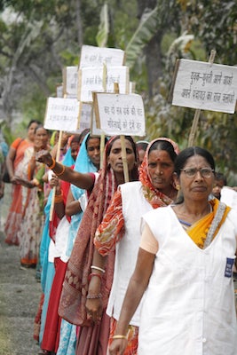 Women participating in a sweep campaign before local elections India’s Bihar state. Photo: UN Women/Ashutosh Negi