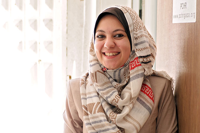 Ayah al-Wakil es una abogada palestina de la Franja de Gaza que ayuda a las sobrevivientes de la violencia afectadas por sentencias injustas del tribunal islámico. Foto: ONU Mujeres/Eunjin Jeong