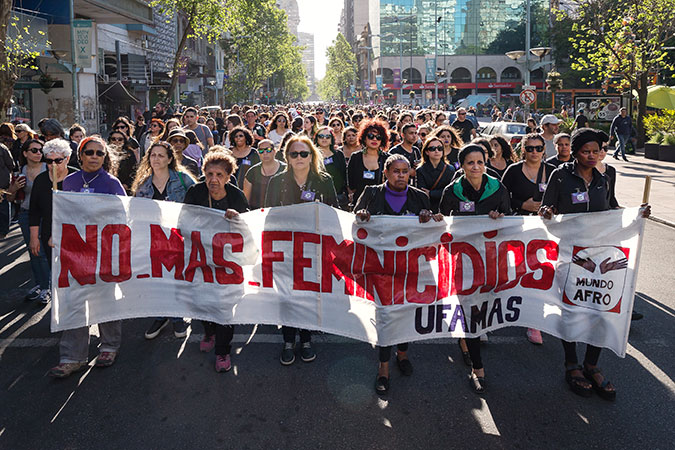 UN Women representatives, along with Luiza Carvallo, UN Women Regional Director for Latin America and the Caribbean,  joined a march to end violence against women. 