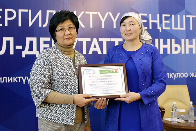 Taalaigul Isakunova, Minister of Labour and Social Development of the Kyrgyz Republic, is congratulates Nuriya Temirbek kyzy for being elected as a deputy of a local council. Photo: UN Women/Meriza Emilbekova