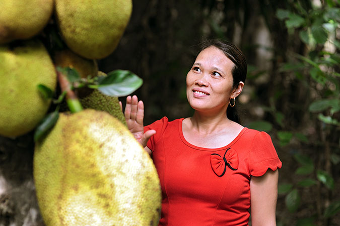 Huong Duong is a “communicator” on disaster risk reduction in My Thuy commune. Photo: UN Women Viet Nam/Hoang Hiep 