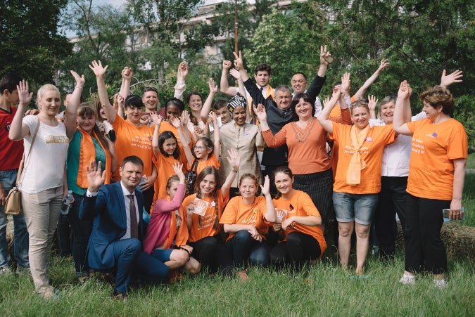 UN Women Executive Director Phumzile Mlambo-Ngcuka together with youth, positive champions and local administration. Photo: UN Women Moldova/Ramin Mazur