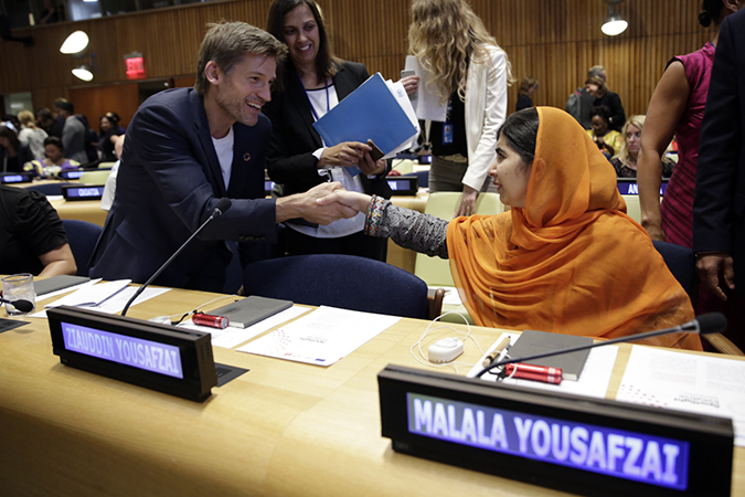 Actor and UNDP Global Ambassador Nikolaj Coster-Waldau shakes hands with UN Messenger of Peace and Nobel Peace Prize Winner, Malala Yousafzai. Photo: UN Women/Ryan Brown