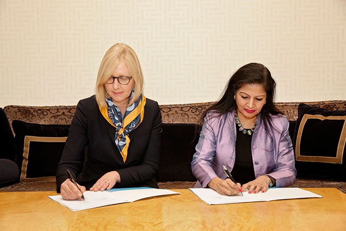 UN Women Deputy Executive Director Lakshmi Puri signs an MOU agreement with the CEO of the World Association of Girl Guides and Girl Scouts Anita Tiessen. Photo: UN Women/Ryan Brown
