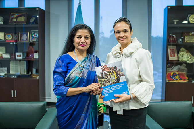 UN Women Deputy Executive Director Lakshmi Puri and Vice President of Panama and Minister of Foreign Affairs, Isabel Saint Malo. Photo: UN Women/Eduard Serran