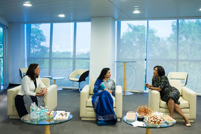 UN Women Deputy Executive Director Lakshmi Puri (center) with Mariella Mazzotti (left), Women’s Minister of Uruguay and Panamanian women’s minister, Liriola Leoteau (right). Photo: UN Women/Eduard Serran