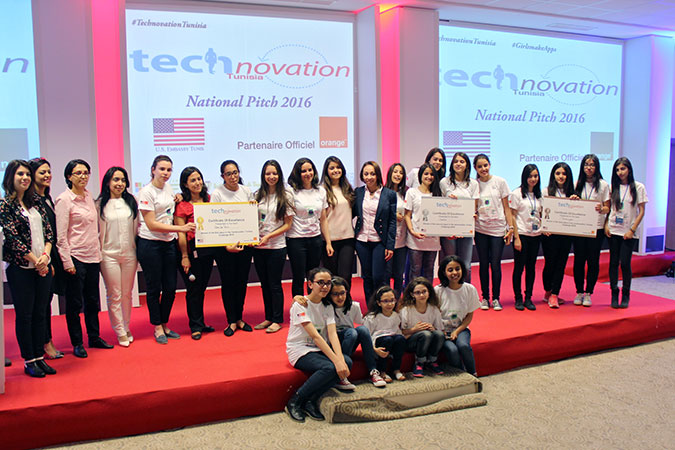 Amel Ghouila (in red) at the 2016 National Pitch. Photo: US Embassy in Tunisia/Zouhair Sfaxi