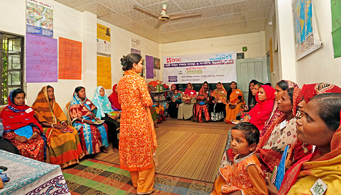 “Polli Shomaj Women” [community-based women’s group] assembled to discuss how to prevent violent extremism in their own communities. Photo: UN Women/Snigdha Zaman