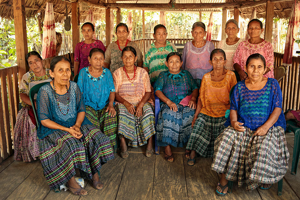 13 of the Abuelas [grandmothers] of Sepur Zarco pose for a photo. Photo: UN Women/Ryan Brown