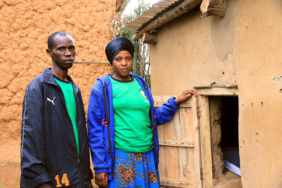 Alphonsine Nyiranzeyimana and her husband Jérôme Niyirema near their home. With the knowledge and skills gained by Alphonsine, they have multiplied their yield and income. UN Women/ Sandra Hollinger