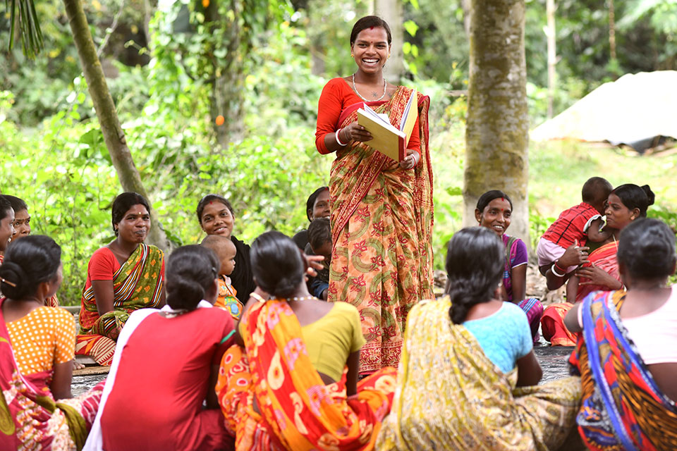 Malti Tudu speaking about the women rights awareness to village women during a meeting at Simalbari village in Kishanganj Tehsil of Kishanganj district in Bihar, India. Photo: UN Women/Biju Boro