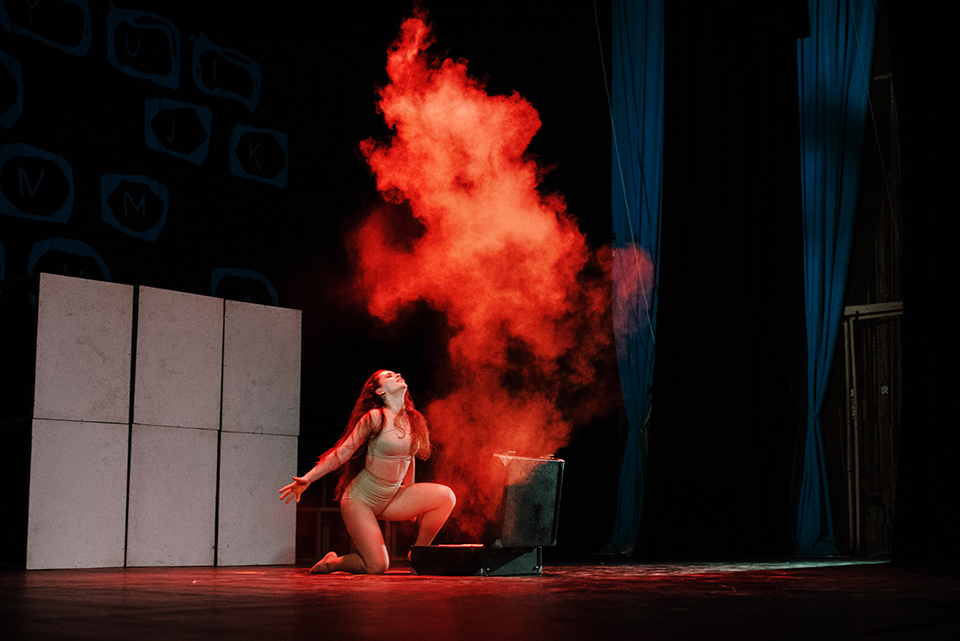 The theatre performance Liberă. Photo: UN Women/ Ramin Mazur