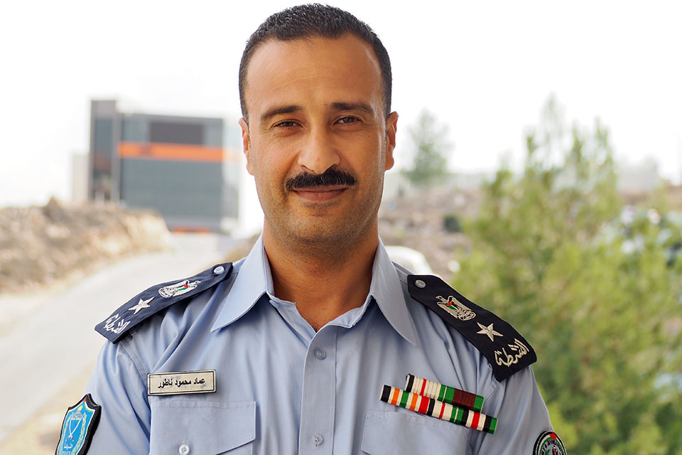 Imad Natour poses for a photo in his police uniform. Photo: UN Women/Eunjin Jeong