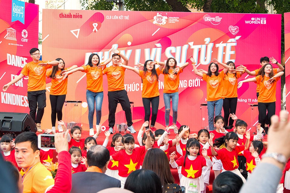 Participants take part in the "Dance For Kindness" event in Hanoi, Viet Nam. Photo: UN Women/Hieu Nguyen